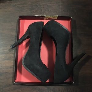 🌼 5 for $25🌼 Black high heel shoes